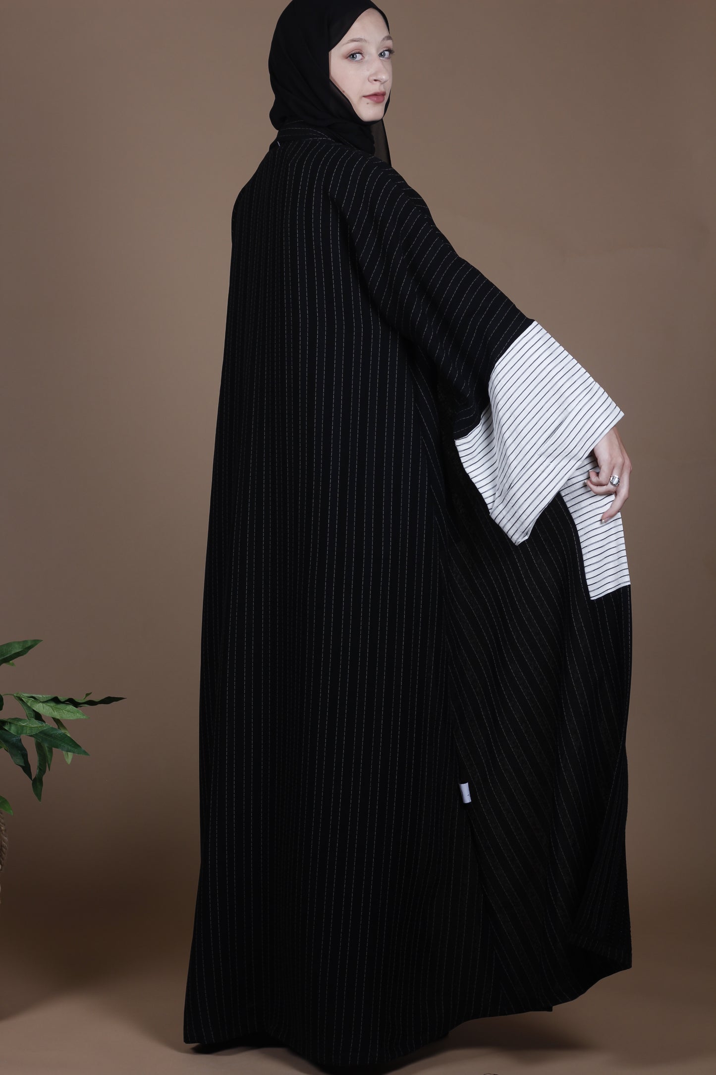 عباة مخططة
