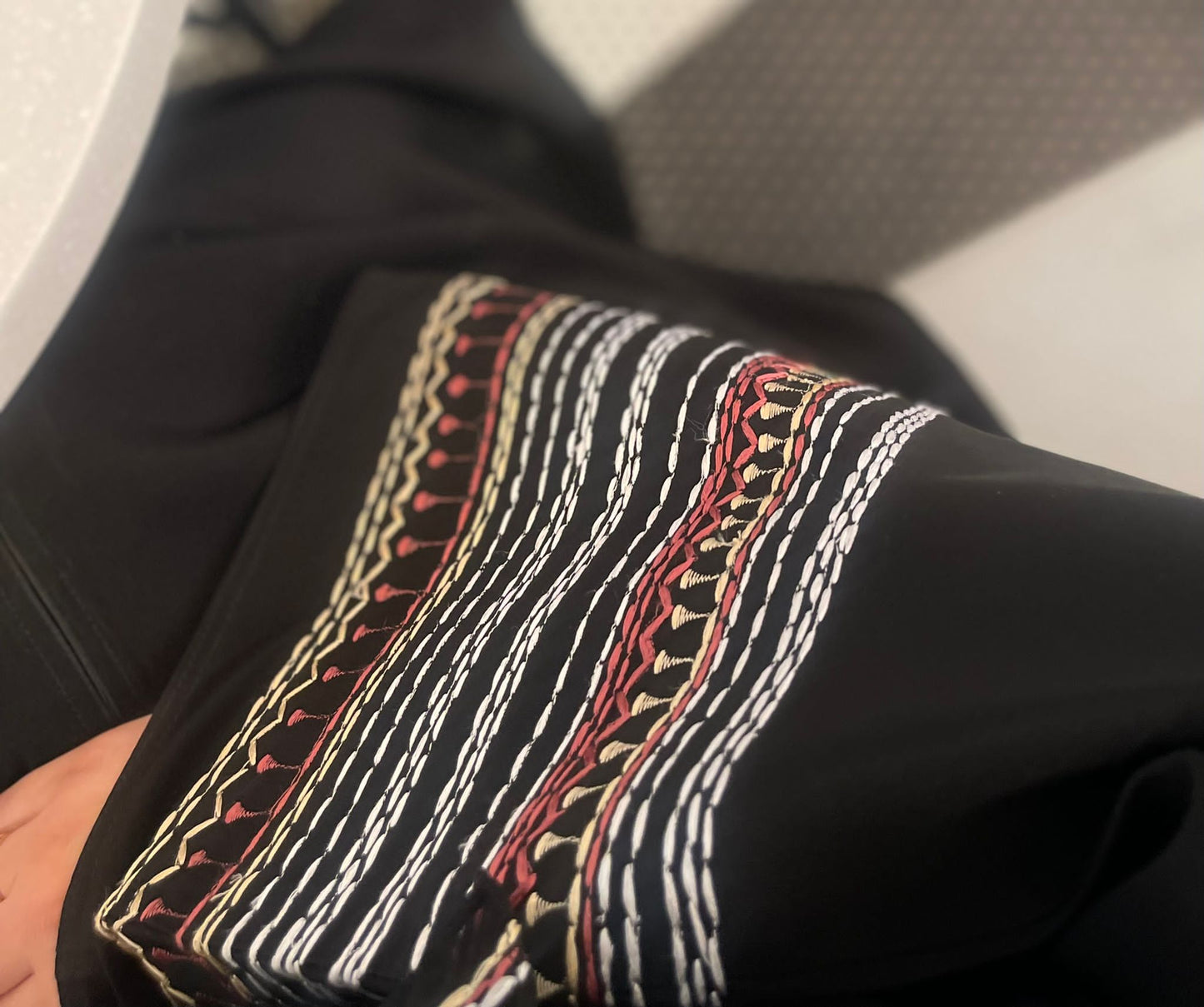عباة راقية مع تطريز متنوع